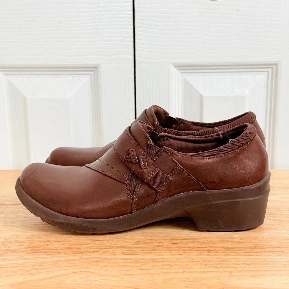 Clarks Collection Loafers 8.5 Brown Leather Slip On Wedge Career Minimalist